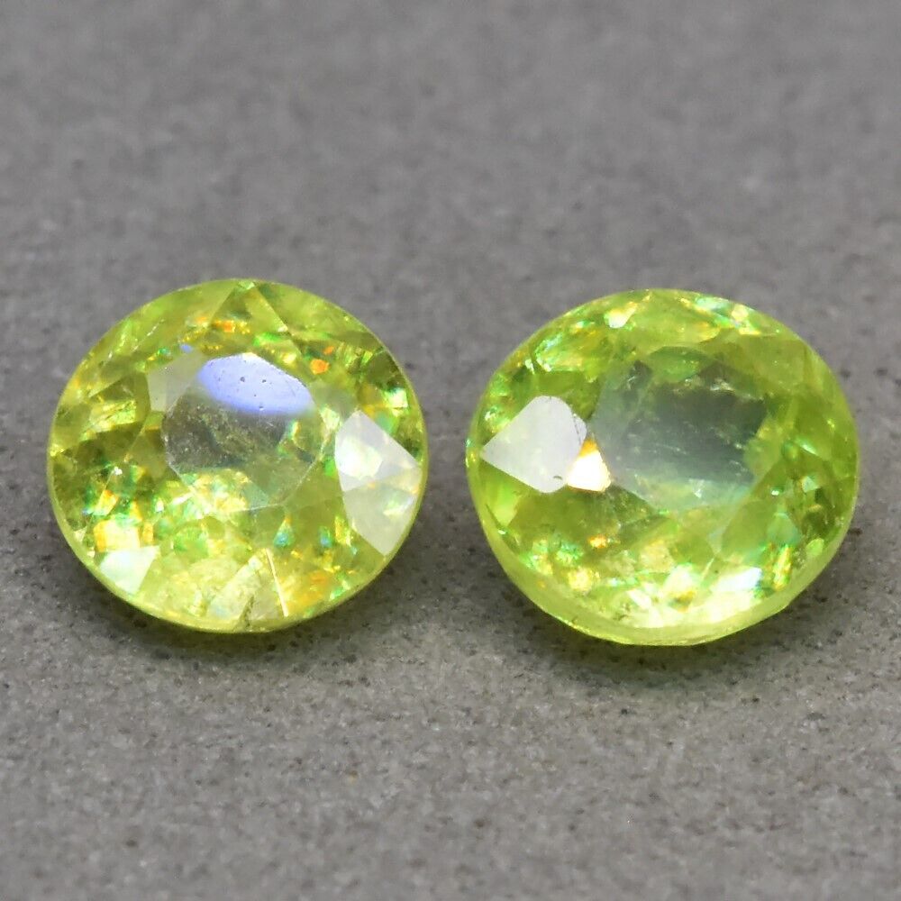 2pcs/1.26ct t.w Round Natural Yellowish Green Sphene - Madagascar